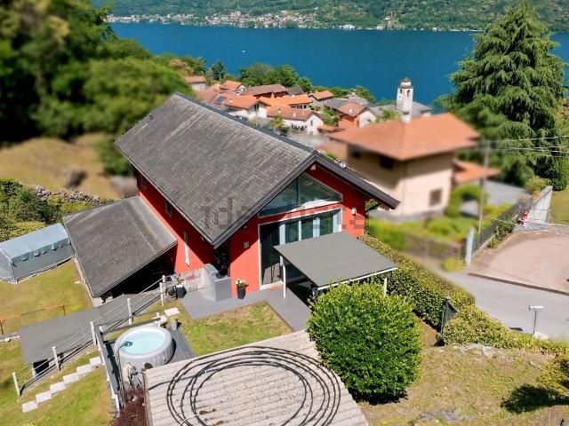 Case e ville in vendita di 236 m² in Via Lago