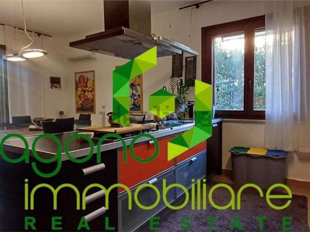 Case e ville in vendita di 236 m² in Via Salvo Randone
