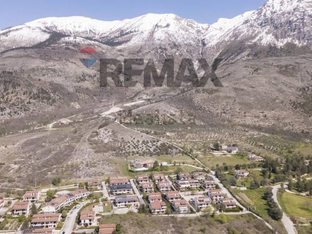 Case e ville in vendita di 236 m² in Via Padre Pio da Pietrelcina, 15