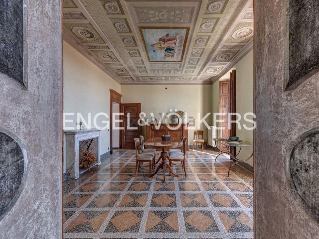 Case e ville in vendita di 236 m² in Via Roma