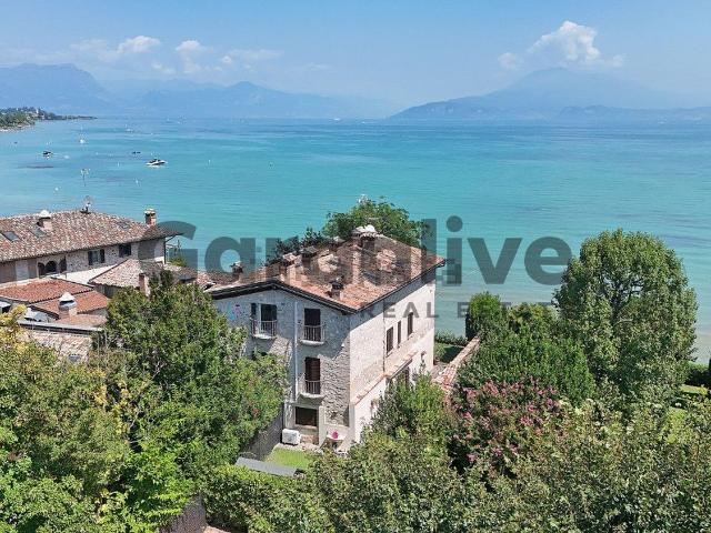Case e ville in vendita di 236 m² in Via Verona
