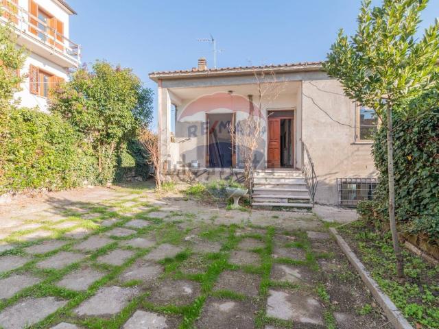 Case e ville in vendita di 270 m² in Via Zepponami, 37