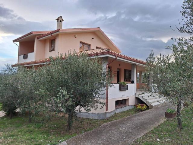 Case e ville in vendita di 236 m² in Contrada Treciminiere