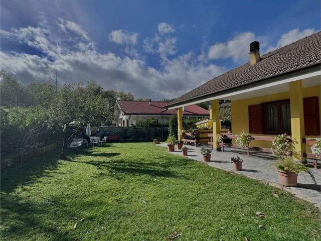 Case e ville in vendita di 236 m² in Frazione Santa Giustina Località Sigurella