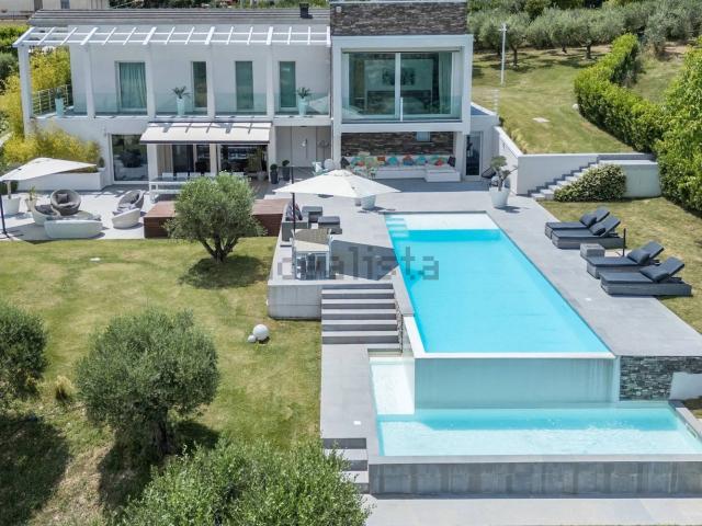 Case e ville in vendita di 236 m² in Località Belvedere