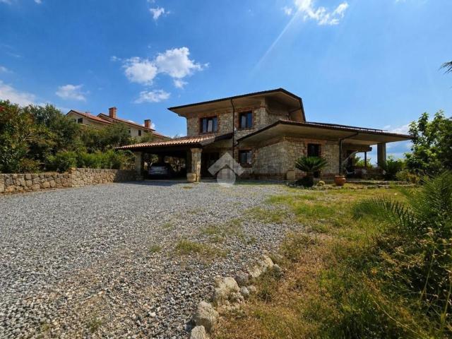 Case e ville in vendita di 236 m² in Località Contessa Soprana, 4