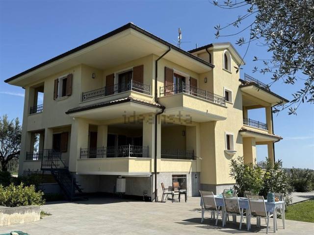 Case e ville in vendita di 237 m²