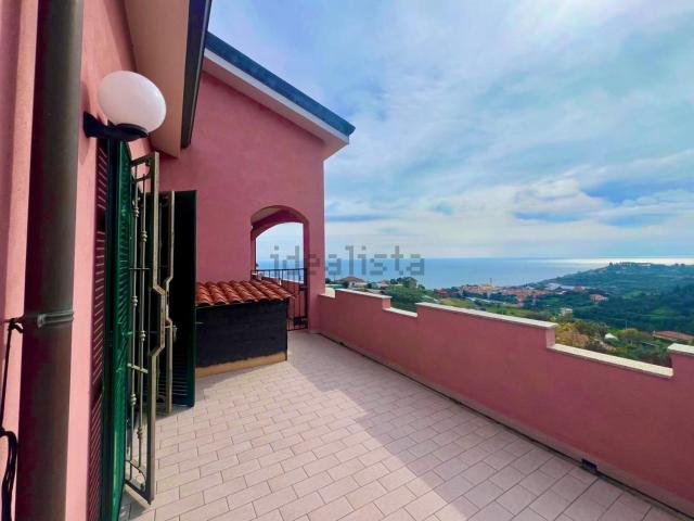 Case e ville in vendita di 237 m² in Via Castelletti, 10