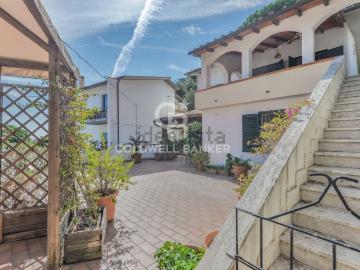 Case e ville in vendita di 237 m² in Via della Costa