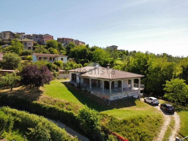 Case e ville in vendita di 237 m² in Via della Mola, 9
