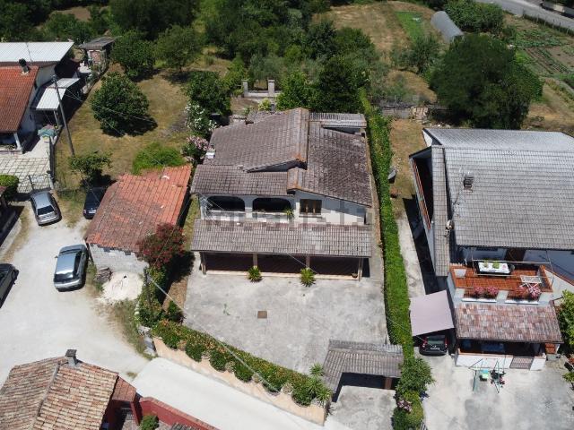 Case e ville in vendita di 237 m² in Via San Francesco D&apos Assisi, 258