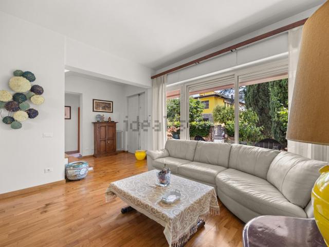 Case e ville in vendita di 237 m² in Via Senese, 1