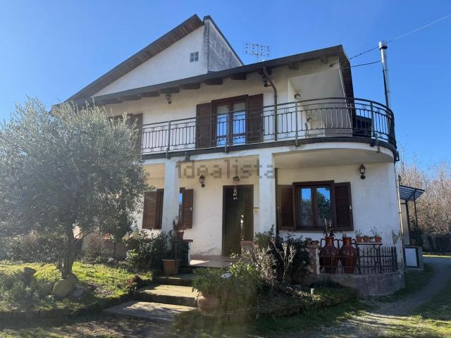 Case e ville in vendita di 237 m² in Via Rosta