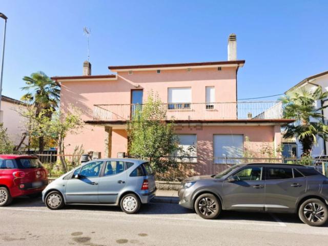 Case e ville in vendita di 237 m² in Via Risorgimento
