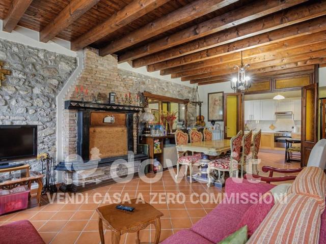 Case e ville in vendita di 237 m² in Via Todeschino, 54