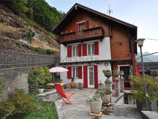 Case e ville in vendita di 237 m² in Località Duiamen, 21