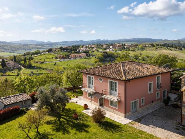 Case e ville in vendita di 238 m² in Via 4 novembre, 7