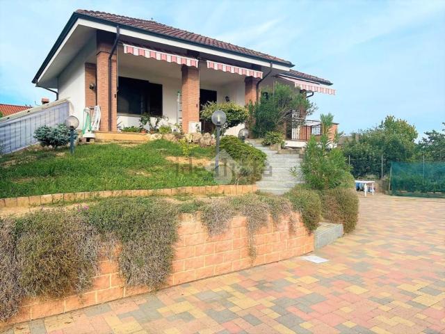 Case e ville in vendita di 238 m² in Via Benedetto Croce, 19