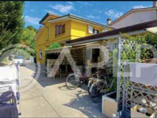 Case e ville in vendita di 238 m² in Via Mantegna