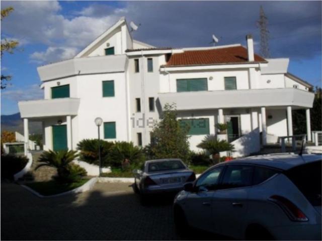 Case e ville in vendita di 238 m² in Via Pugliano