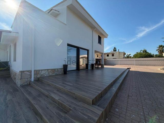 Case e ville in vendita di 238 m² in Viale del Turismo