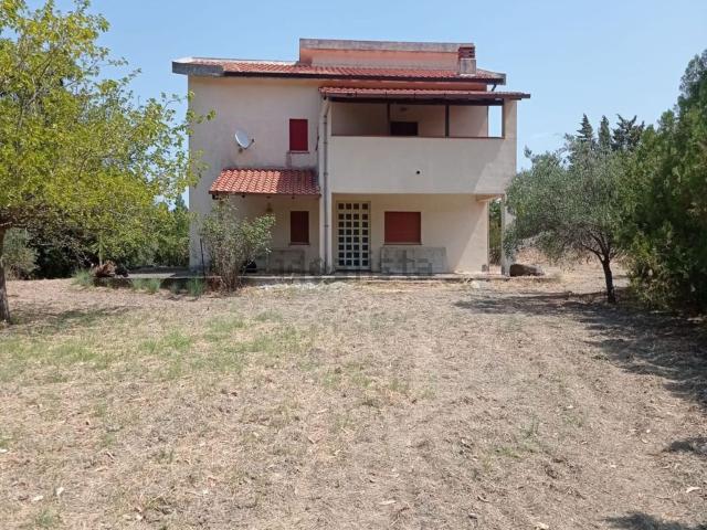 Case e ville in vendita di 238 m² in Contrada Piano