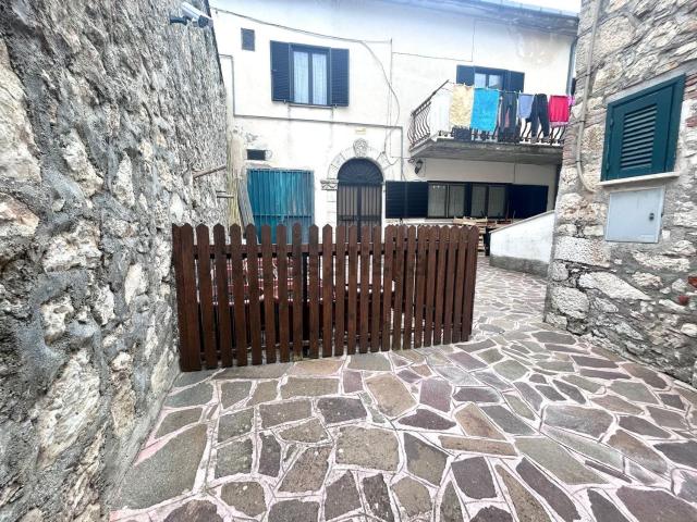 Case e ville in vendita di 239 m² in Via Coda Bassa, 11