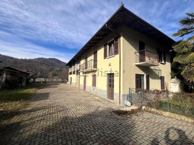Case e ville in vendita di 239 m² in Via Cavour