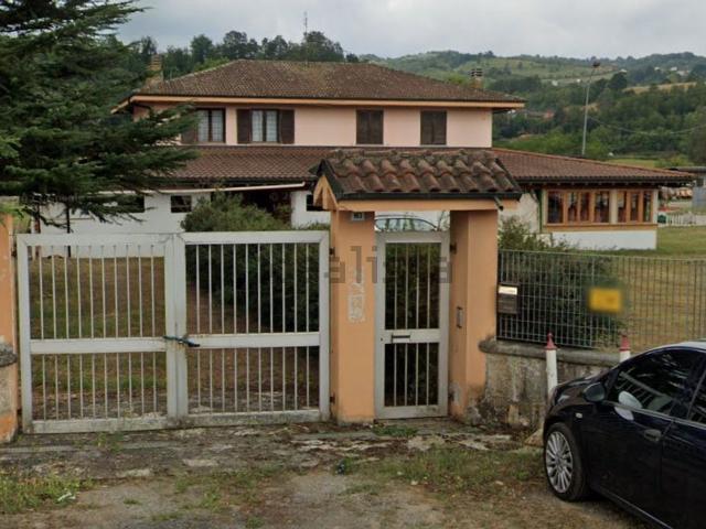Case e ville in vendita di 239 m² in Via Cassarogna, 163