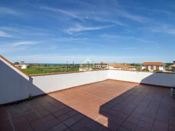Case e ville in vendita di 239 m² in Via Adriatica, 12