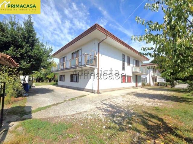 Case e ville in vendita di 239 m² in Via Altinia