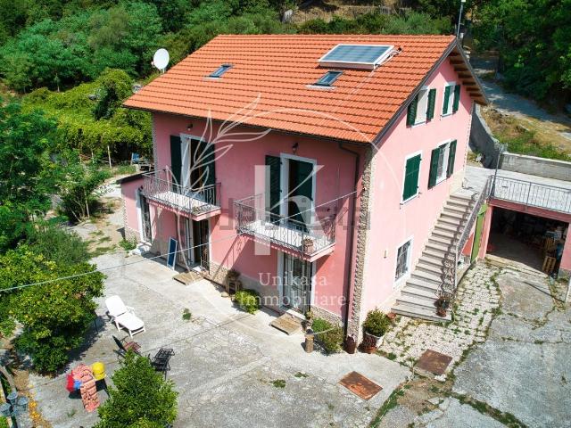 Case e ville in vendita di 239 m² in Via Viarzo