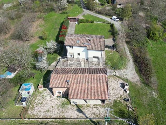 Case e ville in vendita di 239 m² in Località Mirandola, 200