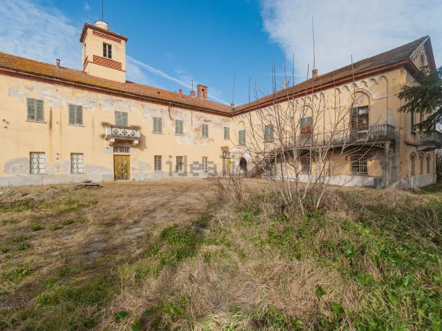 Case e ville in vendita di 2400 m²
