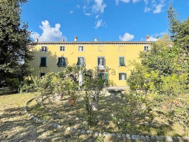 Case e ville in vendita di 2400 m² in Via Carlo del Prete