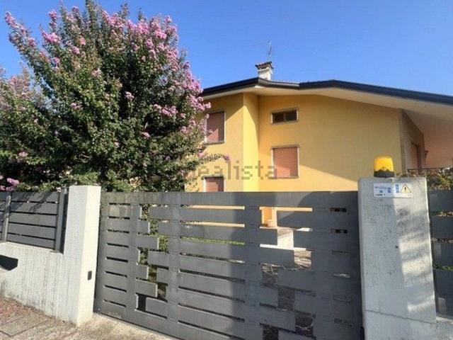 Case e ville in vendita di 240 m²
