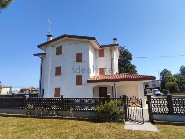 Case e ville in vendita di 240 m²