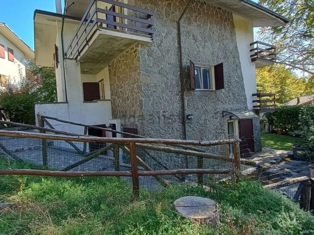 Case e ville in vendita di 240 m²