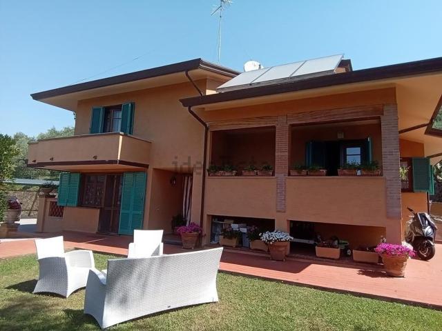 Case e ville in vendita di 240 m²
