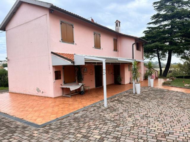Case e ville in vendita di 240 m²