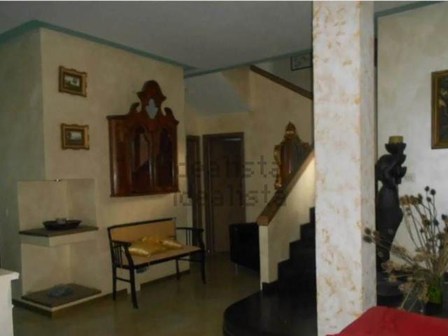 Case e ville in vendita di 240 m²