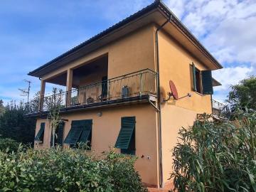 Case e ville in vendita di 240 m²