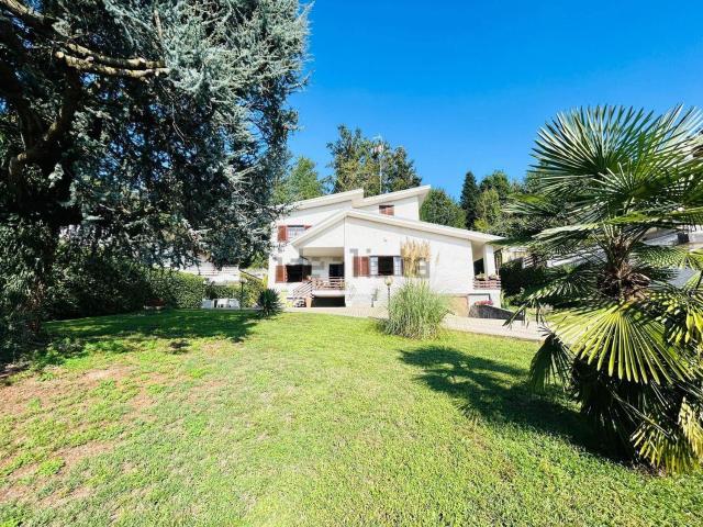Case e ville in vendita di 240 m²