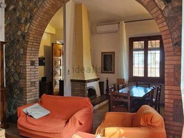 Case e ville in vendita di 240 m²