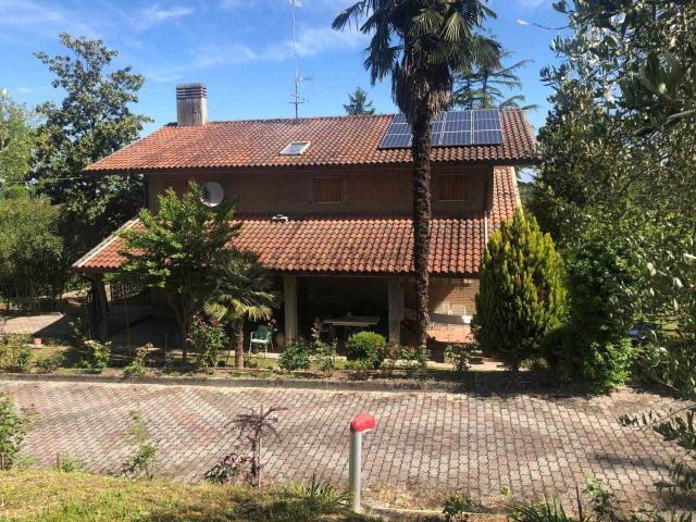Case e ville in vendita di 240 m²
