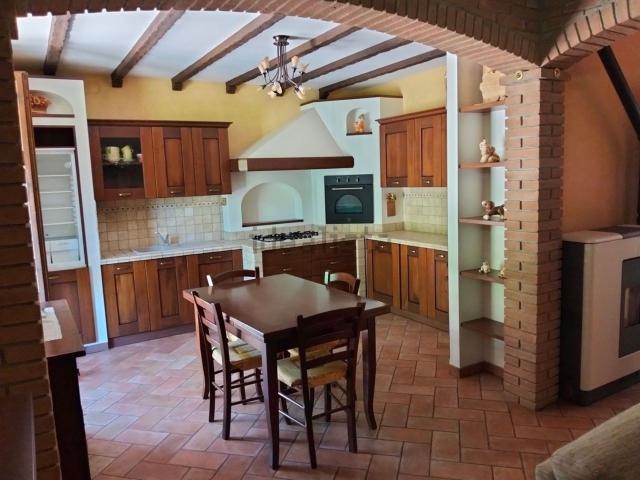 Case e ville in vendita di 240 m²
