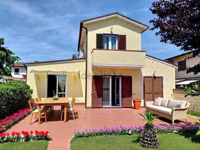 Case e ville in vendita di 240 m²