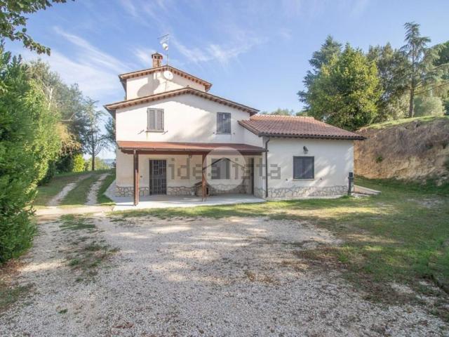 Case e ville in vendita di 240 m²