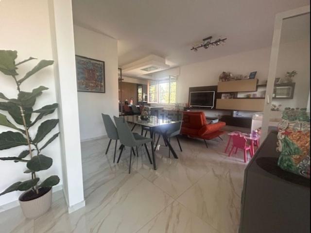 Case e ville in vendita di 240 m²
