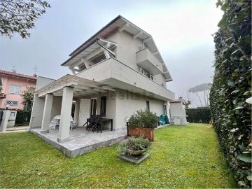 Case e ville in vendita di 240 m²
